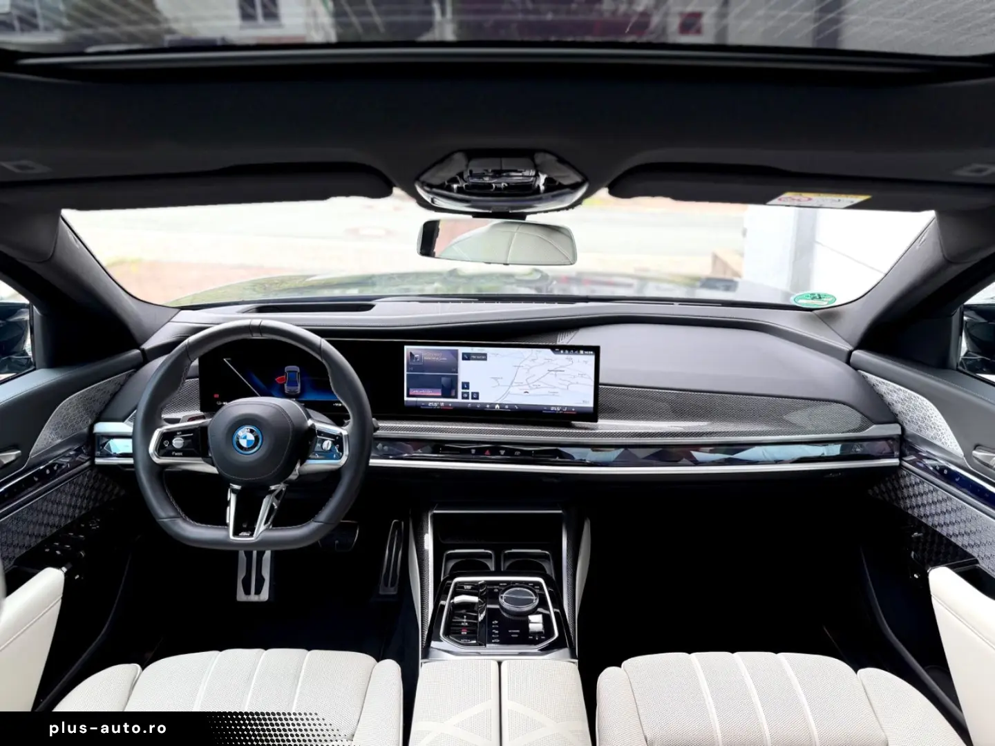 BMW M70 INDIVIDUAL PANO SKY-L CINEMA B&W CARBON ICON