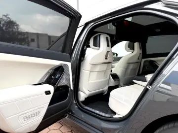 BMW M70 INDIVIDUAL PANO SKY-L CINEMA B&W CARBON ICON