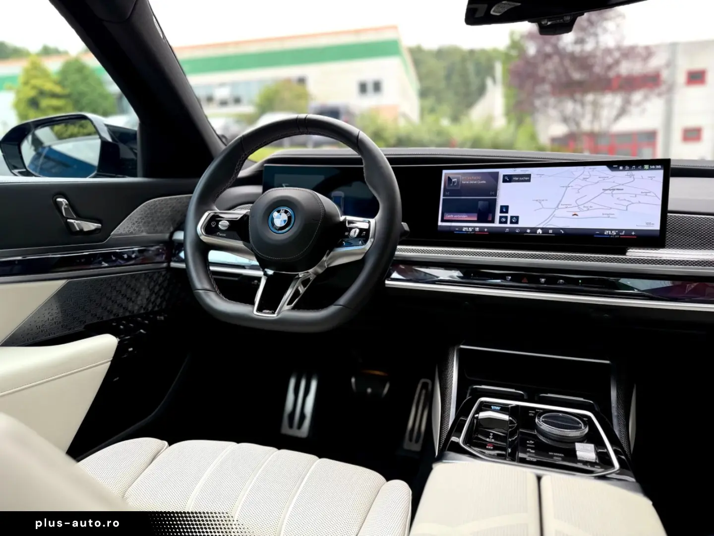 BMW M70 INDIVIDUAL PANO SKY-L CINEMA B&W CARBON ICON