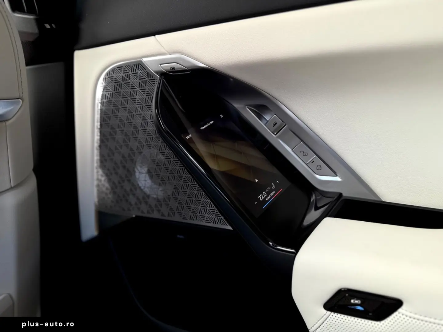 BMW M70 INDIVIDUAL PANO SKY-L CINEMA B&W CARBON ICON