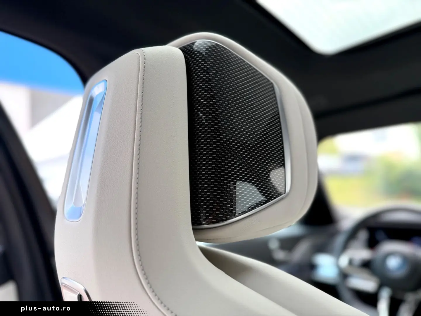 BMW M70 INDIVIDUAL PANO SKY-L CINEMA B&W CARBON ICON