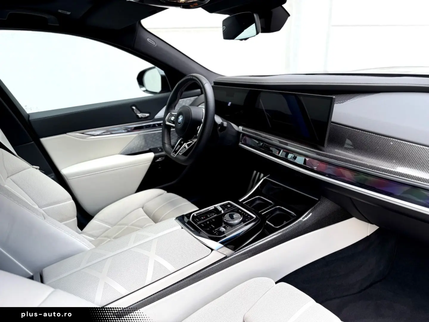 BMW M70 INDIVIDUAL PANO SKY-L CINEMA B&W CARBON ICON