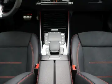 MERCEDES-BENZ GLB 35 AMG 4M 360  Distr Night Pano