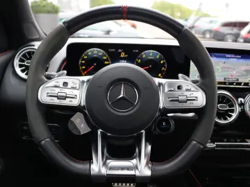 MERCEDES-BENZ GLB 35 AMG 4M 360  Distr Night Pano