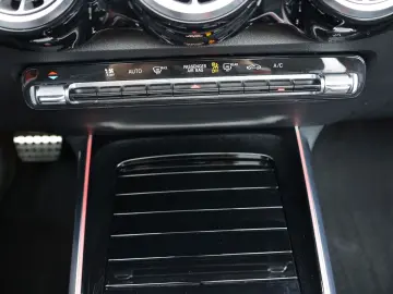 MERCEDES-BENZ GLB 35 AMG 4M 360  Distr Night Pano