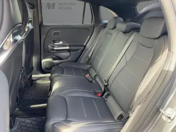 MERCEDES-BENZ GLA 35 AMG PerfSitze Burm HUD AHK Pano…