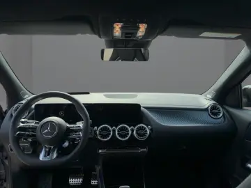 MERCEDES-BENZ GLA 35 AMG PerfSitze Burm HUD AHK Pano…