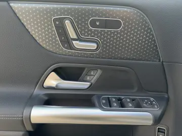 MERCEDES-BENZ GLA 35 AMG PerfSitze Burm HUD AHK Pano…