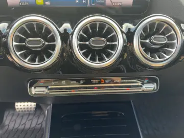 MERCEDES-BENZ GLA 35 AMG PerfSitze Burm HUD AHK Pano…