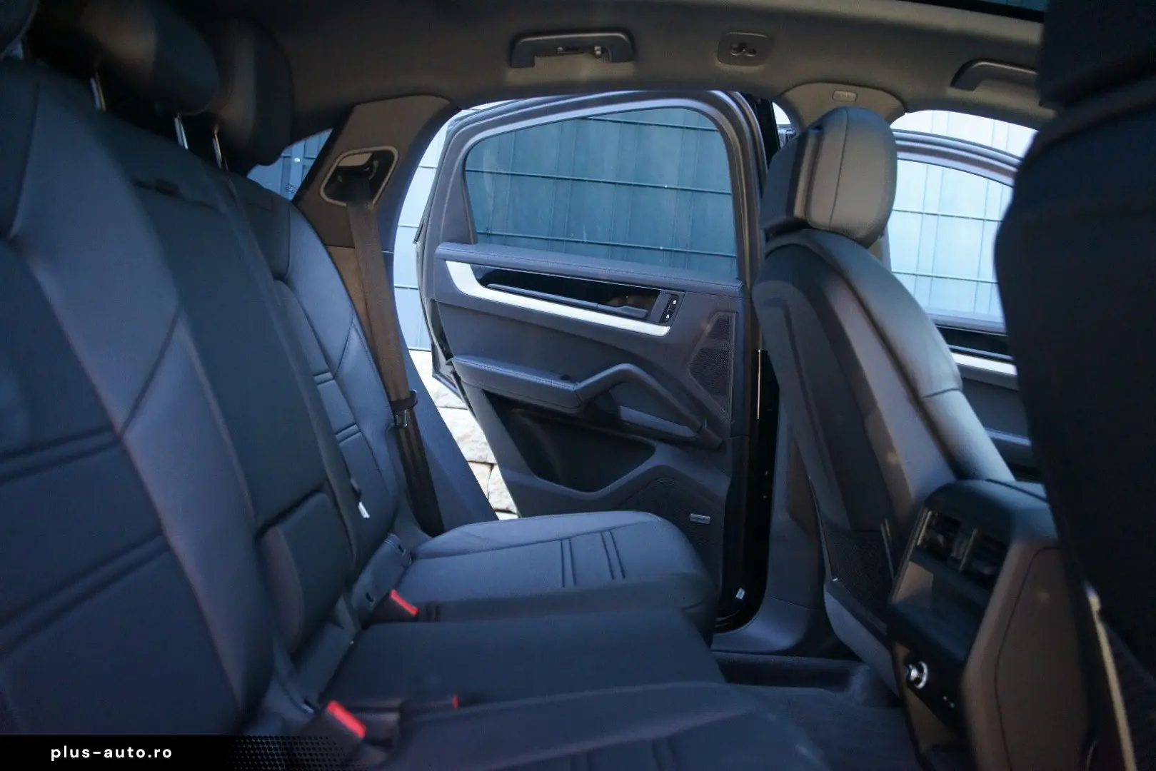 PORSCHE Cayenne Coupe E-Hybrid  AHK INNO HD-MATRIX