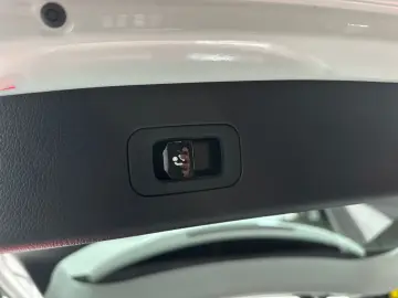 MERCEDES-BENZ GLC 220 d 4M AMG WideScreen LED AHK Kamera PTS