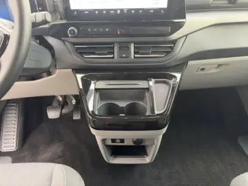 FORD Tourneo Custom 320 L1H1 VA Autm. Titanium
