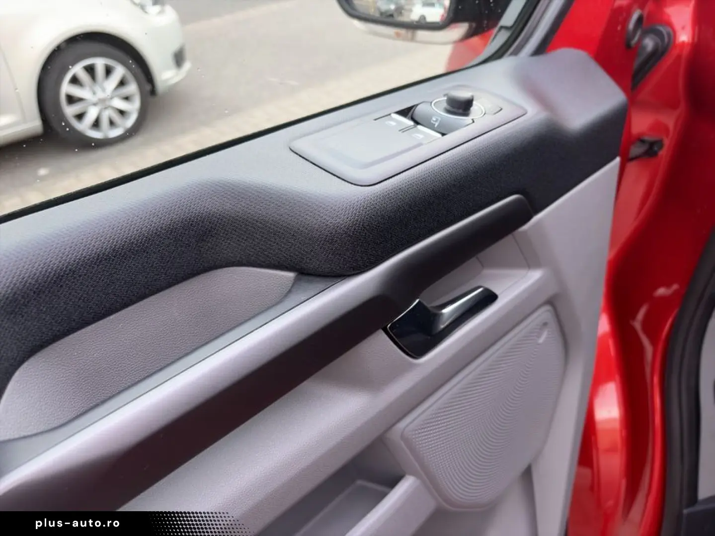 FORD Tourneo Custom 320 L1H1 VA Autm. Titanium