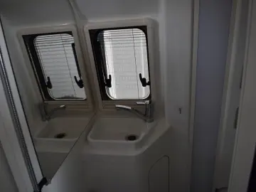 MERCEDES-BENZ James Cook 419 CDI 4x4 9 G-Tronic Slide Out