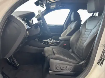BMW X3 xD30i M SPORT Laser DAPr HUD Sthz Pano HK AHK