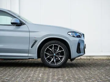 BMW X4 xDrive20i M-Sport AHK PANO ACC KoZg HuD Laser