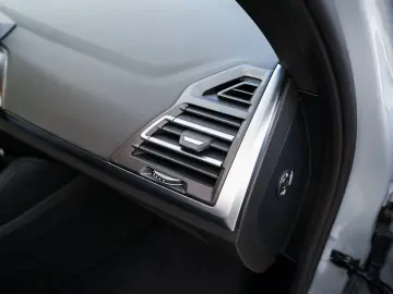 BMW X4 xDrive20i M-Sport AHK PANO ACC KoZg HuD Laser