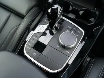 BMW X4 xDrive20i M-Sport AHK PANO ACC KoZg HuD Laser