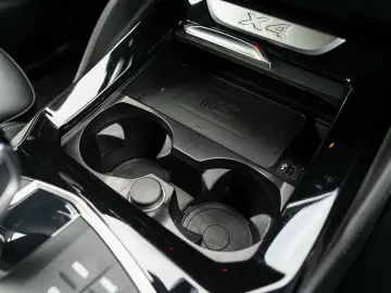 BMW X4 xDrive20i M-Sport AHK PANO ACC KoZg HuD Laser