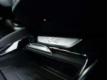 BMW X4 xDrive20i M-Sport AHK PANO ACC KoZg HuD Laser