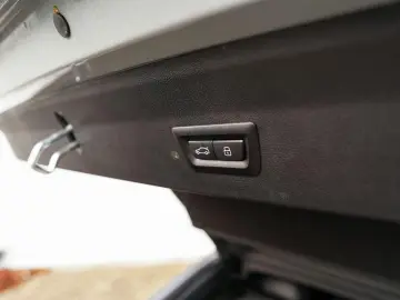 BMW X4 xDrive20i M-Sport AHK PANO ACC KoZg HuD Laser