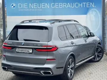 BMW X7 xDrive40i M Sport AHK P-SKY 6-Sitze StHzg h&k