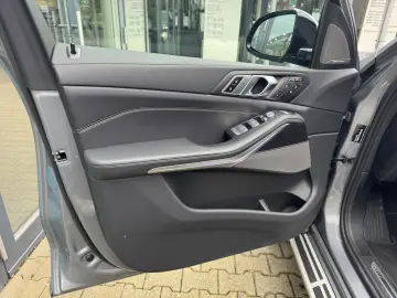 BMW X7 xDrive40i M Sport AHK P-SKY 6-Sitze StHzg h&k