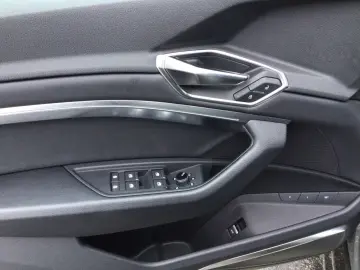 AUDI Q8 e-tron 50 Q ADVANCED MATRIX KAMERA BuO AHK