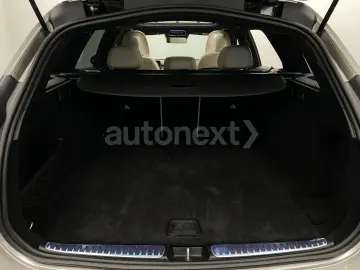MERCEDES-BENZ C 220d T 4Matic  2xAvantgarde  Pano Hi…