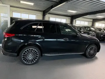MERCEDES-BENZ GLC 300de 4M AMG Night-Pano -HUD-360K-…