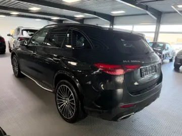 MERCEDES-BENZ GLC 300de 4M AMG Night-Pano -HUD-360K-…