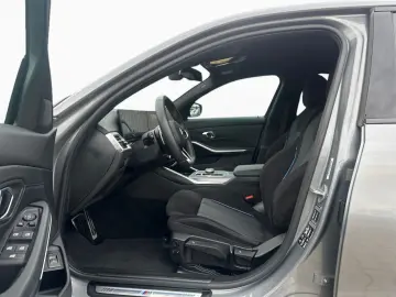 BMW 320d xDrive M Sport HUD PA  ACC AHK Leas 329 -