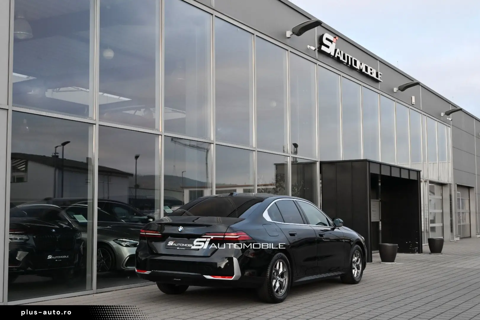 BMW 520d  KOMFORTSITZE PANO SITZKLIMA STANDHEIZ 360