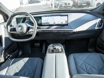BMW iX xDrive 40 AHK NAVI LED H K KEYLESS KIMAAUT AK