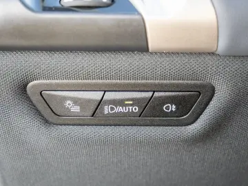 BMW iX xDrive 40 AHK NAVI LED H K KEYLESS KIMAAUT AK