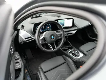 BMW 123 xDrive M-Sport 19 HuD PANO ACC AHK eSitz H&K