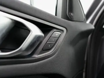 BMW 123 xDrive M-Sport 19 HuD PANO ACC AHK eSitz H&K