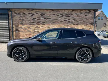 BMW iX 40 xDrive Sport Sky AHK Massage DAProf