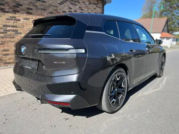 BMW iX 40 xDrive Sport Sky AHK Massage DAProf