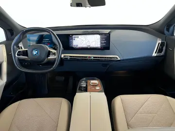 BMW iX 40 xDrive Sport Sky AHK Massage DAProf