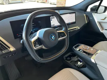 BMW iX 40 xDrive Sport Sky AHK Massage DAProf