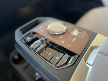 BMW iX 40 xDrive Sport Sky AHK Massage DAProf