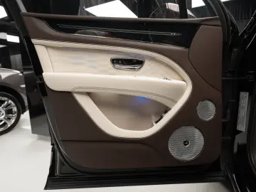 BENTLEY Bentayga 4.0 V8 EWB Azure 4WD Autom.