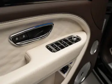 BENTLEY Bentayga 4.0 V8 EWB Azure 4WD Autom.
