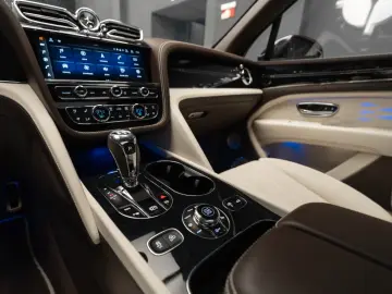 BENTLEY Bentayga 4.0 V8 EWB Azure 4WD Autom.