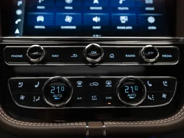 BENTLEY Bentayga 4.0 V8 EWB Azure 4WD Autom.