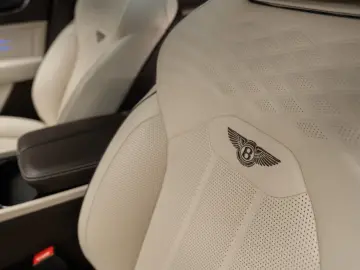 BENTLEY Bentayga 4.0 V8 EWB Azure 4WD Autom.