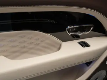 BENTLEY Bentayga 4.0 V8 EWB Azure 4WD Autom.