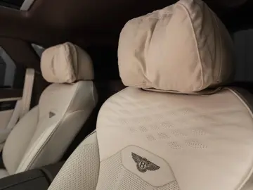 BENTLEY Bentayga 4.0 V8 EWB Azure 4WD Autom.