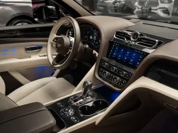 BENTLEY Bentayga 4.0 V8 EWB Azure 4WD Autom.